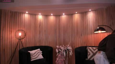 Snapshot of carolinegrace_ chatting on November 25, 10:37 am Caro online show from November 25, 10:37 am