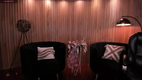 Snapshot of carolinegrace_ chatting on November 26, 10:49 am Caro online show from November 26, 10:49 am