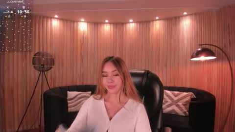 Snapshot of carolinegrace_ chatting on November 30, 11:25 am Caro online show from November 30, 11:25 am