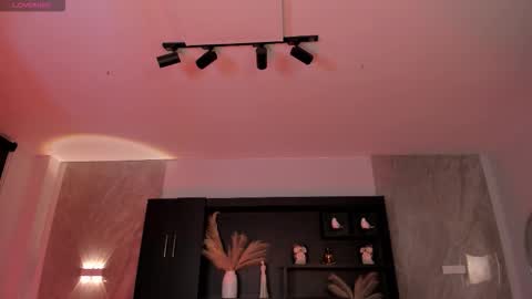 Snapshot of carolinegrace_ chatting on December 4, 9:51 am Caro online show from December 4, 9:51 am