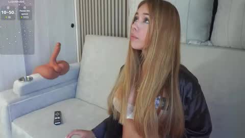 Snapshot of carolinegrace_ chatting on March 19, 11:58 am Caro online show from March 19, 11:58 am