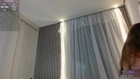 Snapshot of carolinegrace_ chatting on June 17, 11:05 pm Caro online show from June 17, 11:05 pm