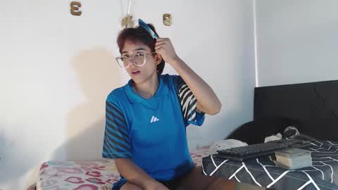 Snapshot of carolinephilip chatting on October 25, 8:47 pm Caroline online show from October 25, 8:47 pm