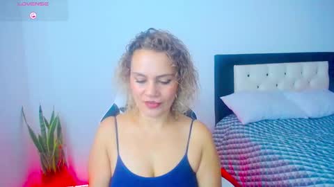 CarolinneFiotti online show from October 20, 2:28 pm