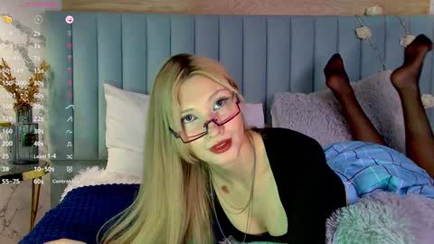 Snapshot of carolreeves chatting on January 19, 8:50 am Carol online show from January 19, 8:50 am