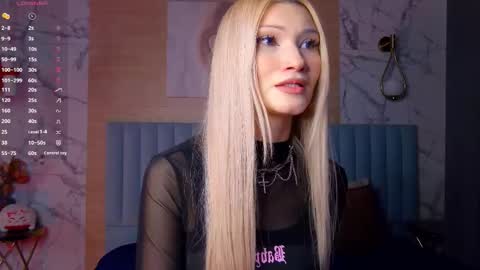 Snapshot of carolreeves chatting on October 14, 10:05 am Carol online show from October 14, 10:05 am