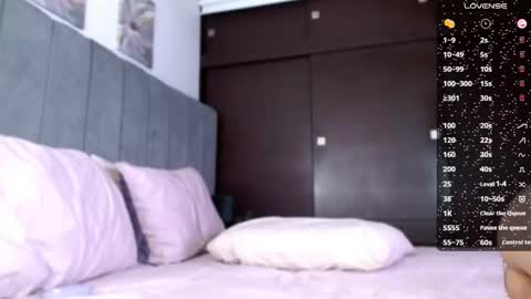 Carolinne online show from February 4, 1:06 pm