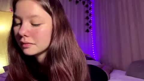 Snapshot of carolynexford chatting on June 19, 12:42 pm Emma online show from June 19, 12:42 pm