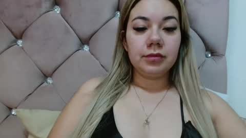 Snapshot of caroo0615 chatting on October 28, 4:20 pm caroo0615 online show from October 28, 4:20 pm