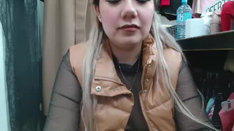 Snapshot of caroo0615 chatting on January 10, 11:20 pm caroo0615 online show from January 10, 11:20 pm