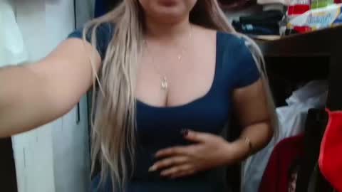 Snapshot of caroo0615 chatting on February 19, 11:12 pm caroo0615 online show from February 19, 11:12 pm