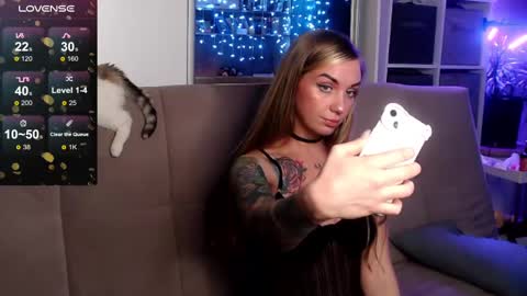 Snapshot of carrie_moonshine chatting on February 12, 9:33 pm Carrie online show from February 12, 9:33 pm