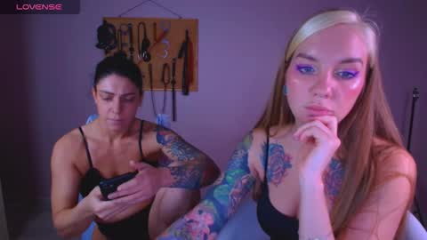 Snapshot of carrie_moonshine chatting on November 19, 5:02 pm Carrie online show from November 19, 5:02 pm