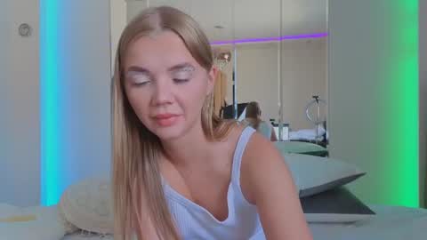 Snapshot of carriebradshawww chatting on July 10, 12:08 pm carriebradshawww online show from July 10, 12:08 pm