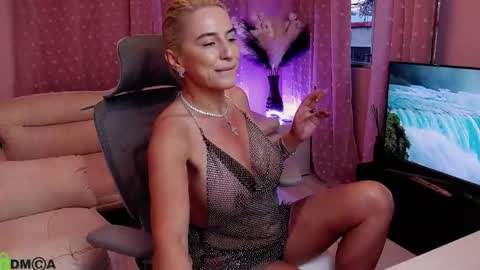 Snapshot of carrielovex chatting on April 20, 3:31 am Carrie online show from April 20, 3:31 am