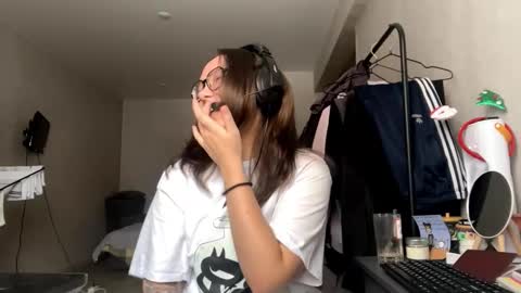 Snapshot of carrollaforte chatting on November 28, 5:10 am Emilia online show from November 28, 5:10 am