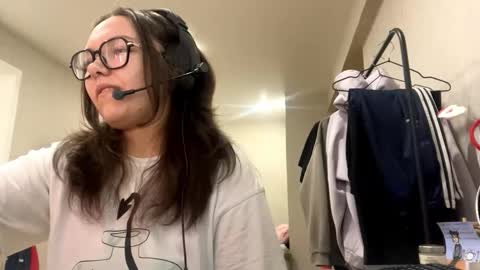 Snapshot of carrollaforte chatting on November 29, 6:27 am Emilia online show from November 29, 6:27 am