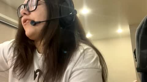 Snapshot of carrollaforte chatting on December 1, 3:55 am Emilia online show from December 1, 3:55 am