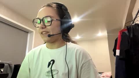 Snapshot of carrollaforte chatting on December 3, 3:14 am Emilia online show from December 3, 3:14 am