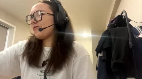 Snapshot of carrollaforte chatting on December 4, 3:16 am Emilia online show from December 4, 3:16 am