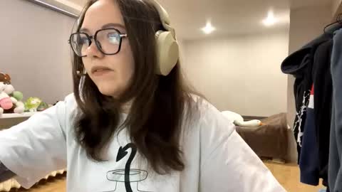 Snapshot of carrollaforte chatting on December 15, 3:44 am Emilia online show from December 15, 3:44 am