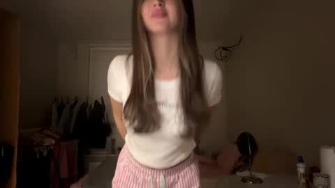 Snapshot of carrybodrick chatting on December 5, 2:58 pm Kira online show from December 5, 2:58 pm