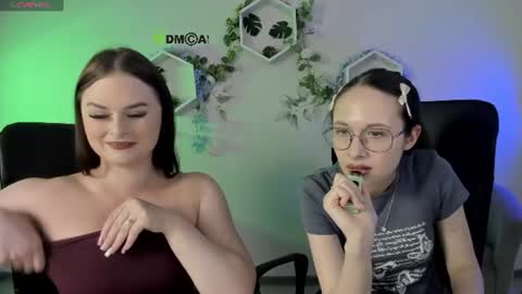 casey_meow_ online show from July 4, 8:42 am