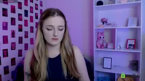 casey_meow_ online show from July 7, 6:56 pm