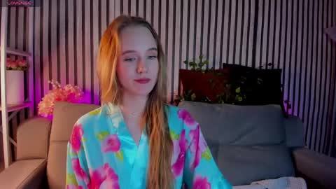 Snapshot of casey_sweeet chatting on April 13, 2:22 pm Casey sweeet online show from April 13, 2:22 pm