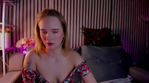Snapshot of casey_sweeet chatting on April 14, 9:15 am Casey sweeet online show from April 14, 9:15 am