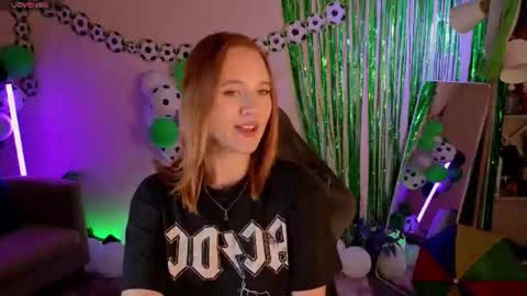 Snapshot of casey_sweeet chatting on June 20, 4:21 pm Casey sweeet online show from June 20, 4:21 pm