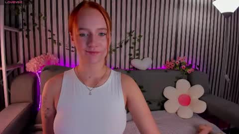 Snapshot of casey_sweeet chatting on July 21, 9:22 am Casey sweeet online show from July 21, 9:22 am