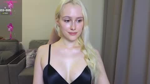 Snapshot of caseylabow chatting on October 12, 10:47 am My name is Casey... Nice to meet you I will be happy to have funthumbs up please its important online show from October 12, 10:47 am