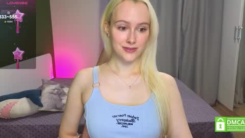 Snapshot of caseylabow chatting on October 28, 2:26 am My name is Casey... Nice to meet you I will be happy to have funthumbs up please its important online show from October 28, 2:26 am