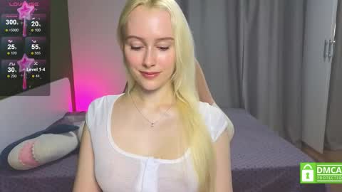 Snapshot of caseylabow chatting on November 9, 3:05 am My name is Casey... Nice to meet you I will be happy to have funthumbs up please its important online show from November 9, 3:05 am