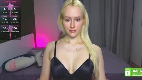 Snapshot of caseylabow chatting on November 12, 3:18 am My name is Casey... Nice to meet you I will be happy to have funthumbs up please its important online show from November 12, 3:18 am