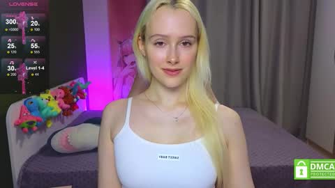 Snapshot of caseylabow chatting on November 26, 4:02 am My name is Casey... Nice to meet you I will be happy to have funthumbs up please its important online show from November 26, 4:02 am