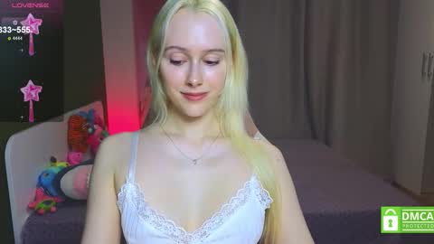 Snapshot of caseylabow chatting on December 3, 3:03 am My name is Casey... Nice to meet you I will be happy to have funthumbs up please its important online show from December 3, 3:03 am