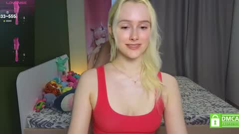 Snapshot of caseylabow chatting on May 3, 5:35 am My name is Casey... Nice to meet you I will be happy to have funthumbs up please its important online show from May 3, 5:35 am