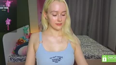 Snapshot of caseylabow chatting on May 14, 6:53 am My name is Casey... Nice to meet you I will be happy to have funthumbs up please its important online show from May 14, 6:53 am
