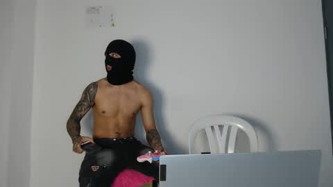 Snapshot of cash_master777 chatting on November 28, 11:24 am cash_master777 online show from November 28, 11:24 am