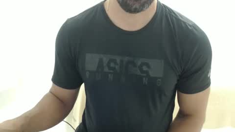Snapshot of cashmastermuscle77 chatting on April 15, 10:22 am cashmastermuscle77 online show from April 15, 10:22 am