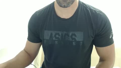 Snapshot of cashmastermuscle77 chatting on April 16, 10:27 am cashmastermuscle77 online show from April 16, 10:27 am