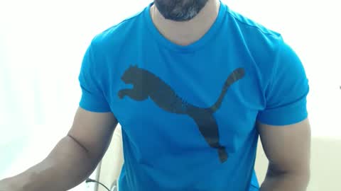 Snapshot of cashmastermuscle77 chatting on May 17, 12:01 pm cashmastermuscle77 online show from May 17, 12:01 pm