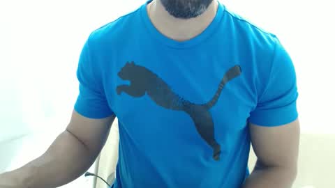 Snapshot of cashmastermuscle77 chatting on May 18, 10:21 am cashmastermuscle77 online show from May 18, 10:21 am