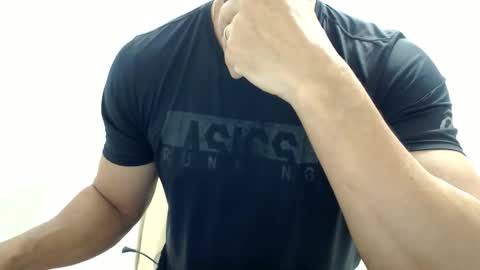 Snapshot of cashmastermuscle77 chatting on May 29, 10:24 am cashmastermuscle77 online show from May 29, 10:24 am