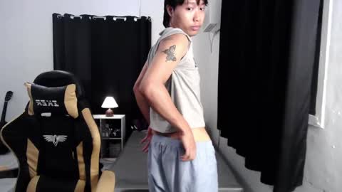 Snapshot of caspian_cum chatting on April 29, 1:43 am cas online show from April 29, 1:43 am