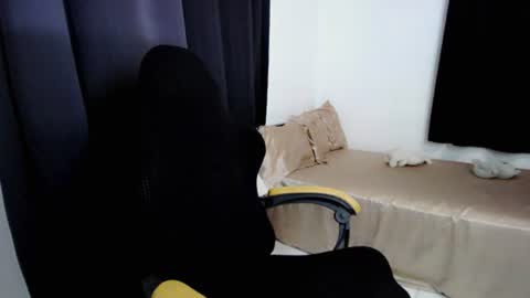 Snapshot of caspian_cum chatting on June 11, 2:11 am cas online show from June 11, 2:11 am