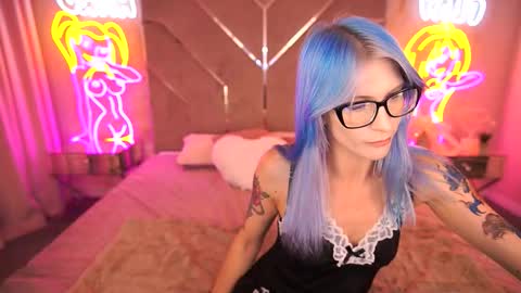 Cassandra online show from October 21, 10:43 pm