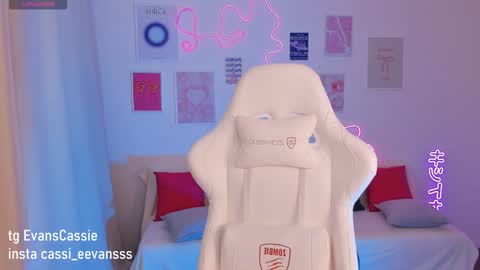 Snapshot of cassie_evansss chatting on January 18, 3:31 am Cassie online show from January 18, 3:31 am